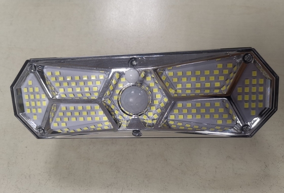 Lampe de jardin LED à énergie solaire à angle de faisceau de 240 degrés pour éclairage extérieur étanche