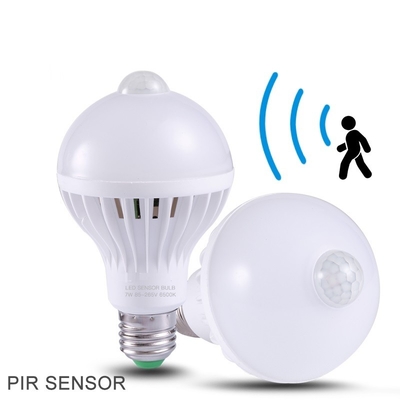 Mode de commutation du capteur haute lumen infrarouge Pir capteur de mouvement ampoule avec ampoule intelligente