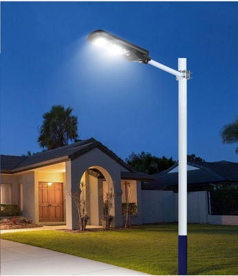 Lumière solaire de rue à température de couleur de 6000 K pour un éclairage de village durable