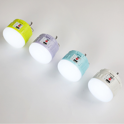 30W/50W LED solaire Lumière rechargeable pour le camping et l'urgence Flux lumineux 900lm